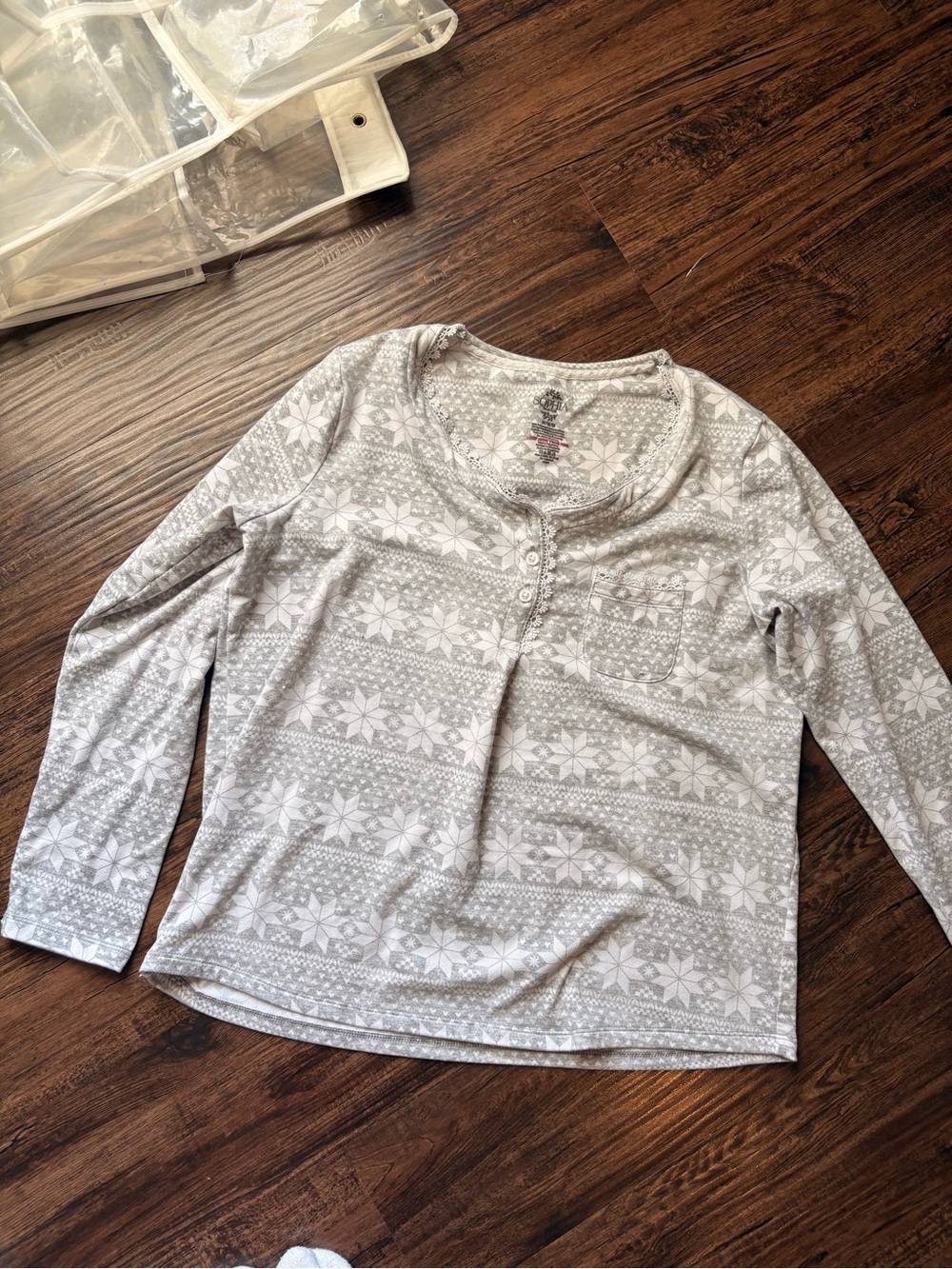 Women's Long Sleeve Sleepwear Top in Light Gray Snowflake Print